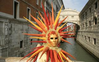 Как проходят карнавалы в Венеции?